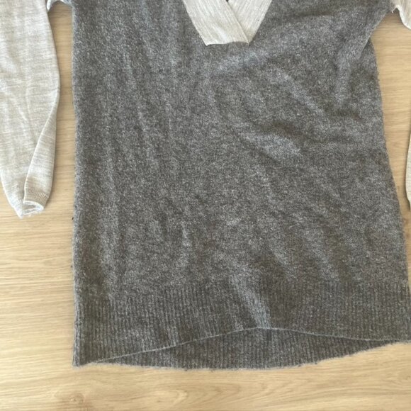 Anthropologie Moth Oatmeal Gray Colorblock Wool Alpaca Vneck Sweater Size Small - Picture 2 of 9
